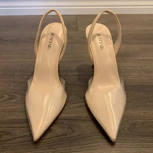 Never been worn! The perfect must have trendy pointed toe heel.